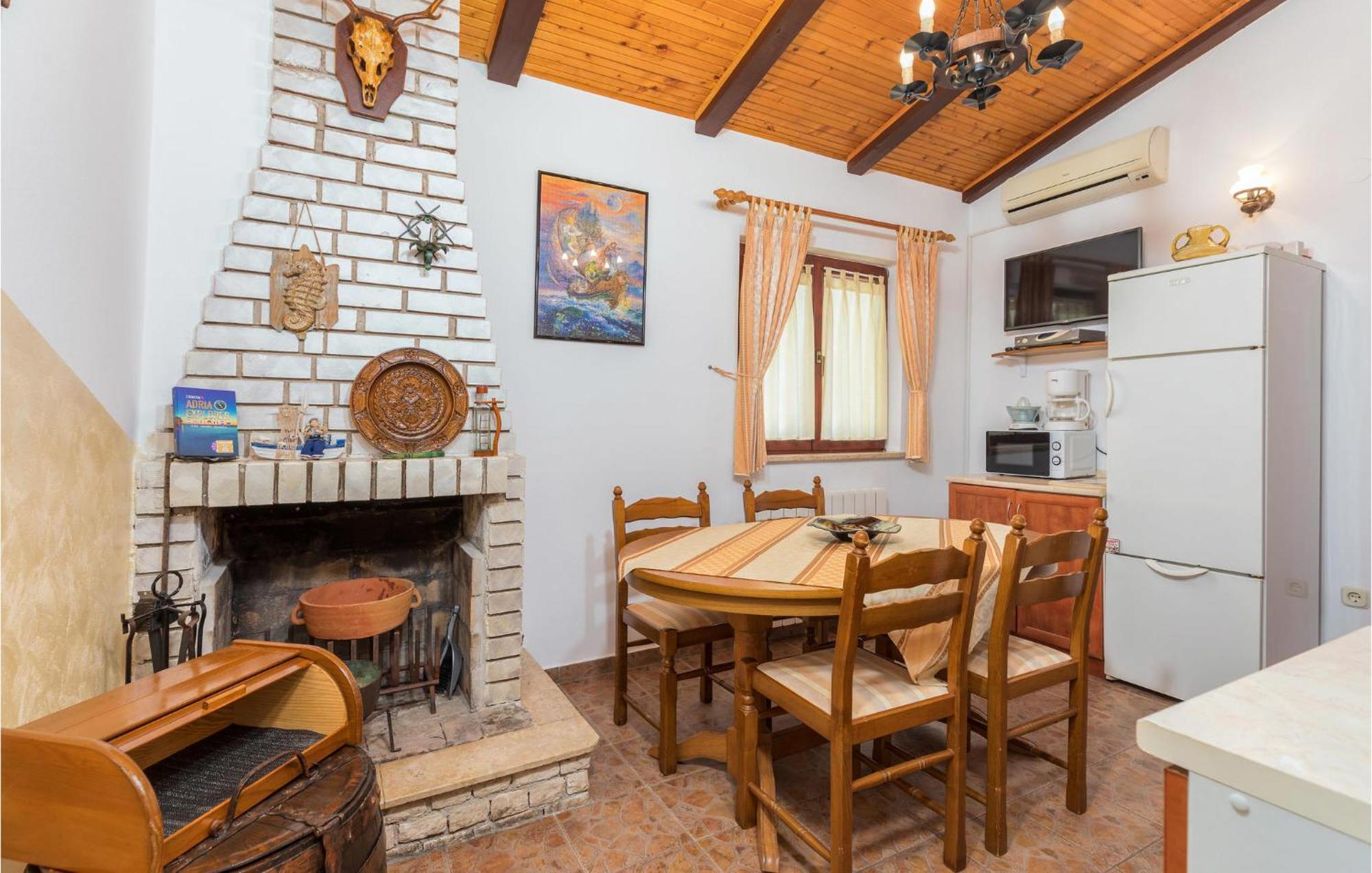 Pet Friendly Home In Fazana With Kitchen المظهر الخارجي الصورة