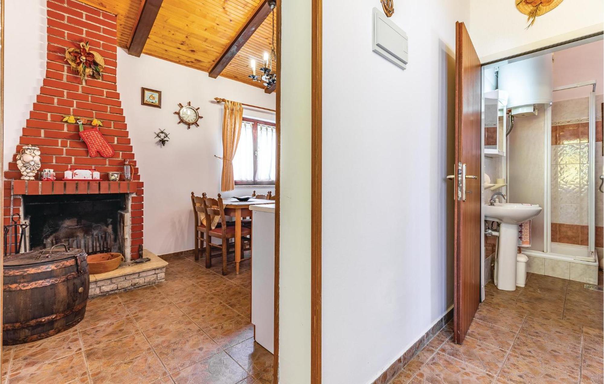 Pet Friendly Home In Fazana With Kitchen المظهر الخارجي الصورة