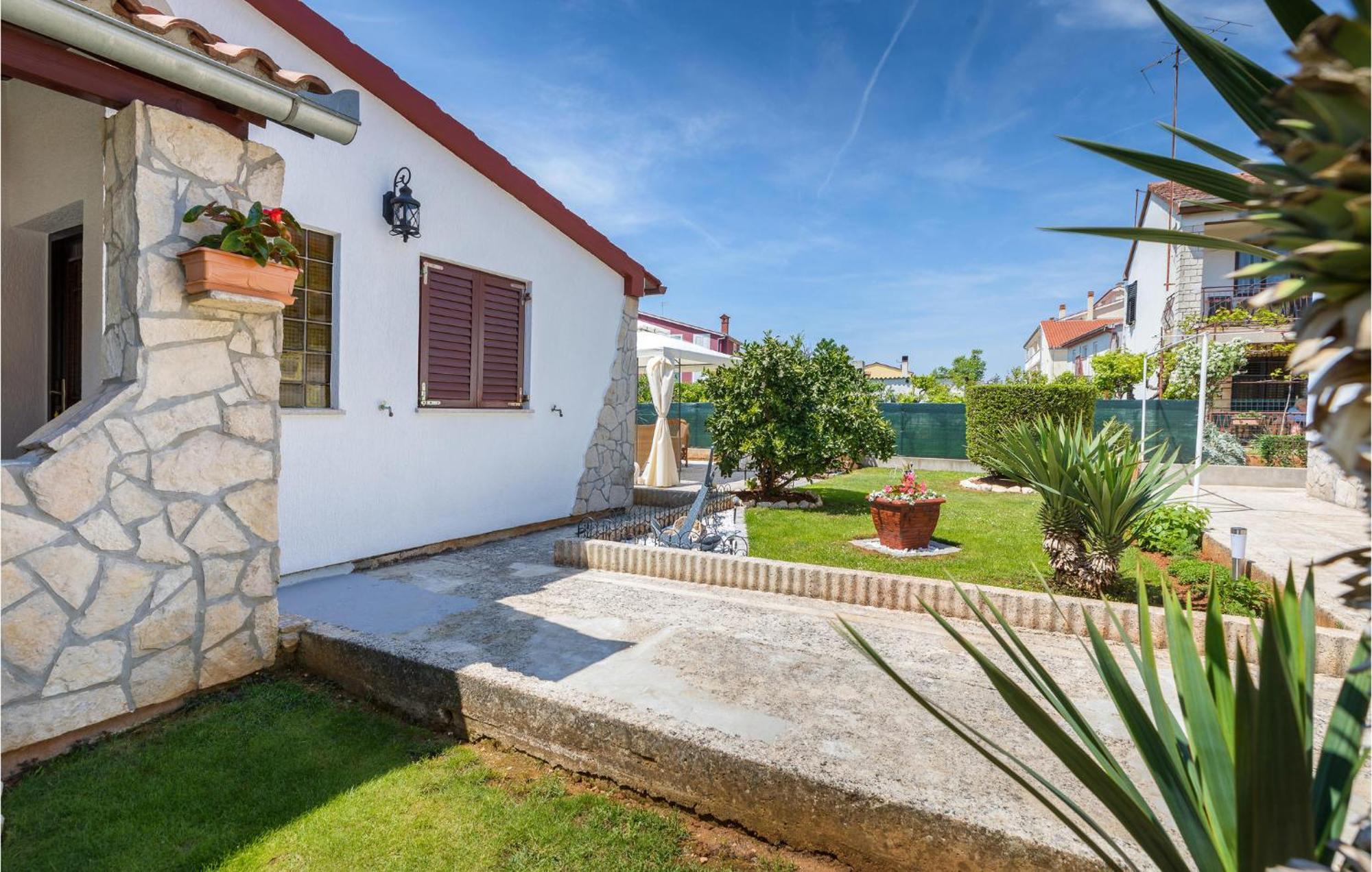 Pet Friendly Home In Fazana With Kitchen المظهر الخارجي الصورة